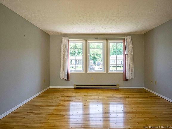3rd image of 44 Finnamore St