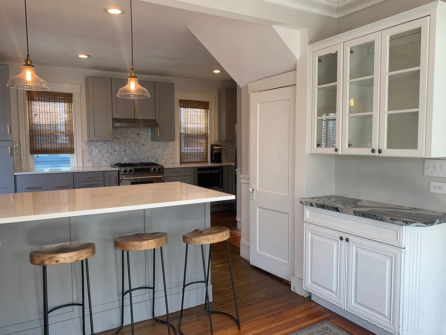 3 bed, 1600 sqft, $3,650 — Photo 2