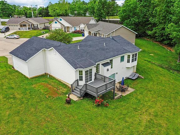 3rd image of 222 Cuivre Valley Ct