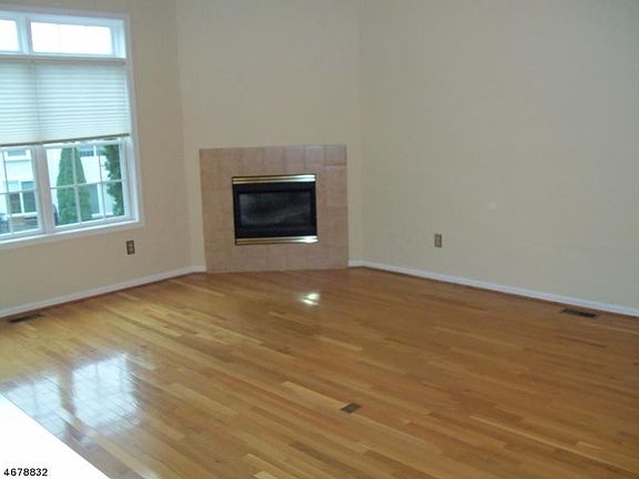 5th image of 14 Ashwood Trl