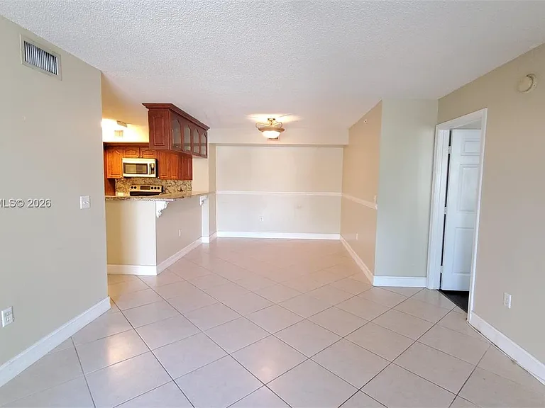 577 SW 111th Ln #203 — Photo 4