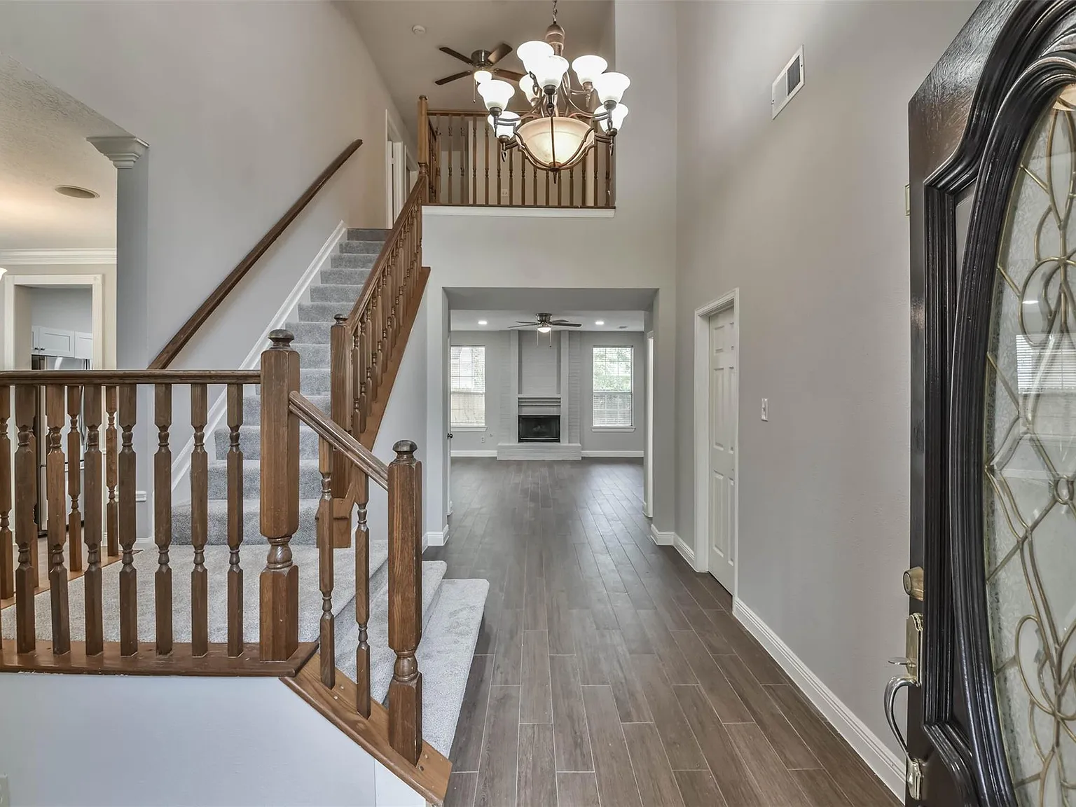 4 bed, 2.5 bath, 2609 sqft, $3,000 — Photo 2