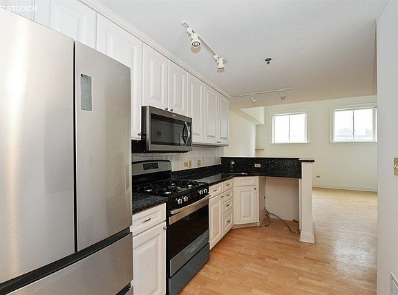 5th image of 5230 N Kenmore Ave