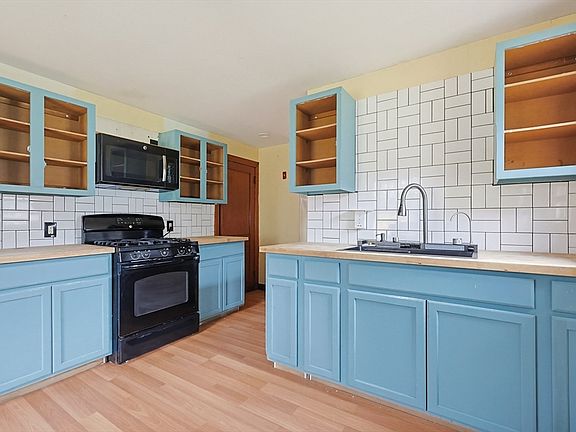 2nd image of 321 Townsend Hill Rd