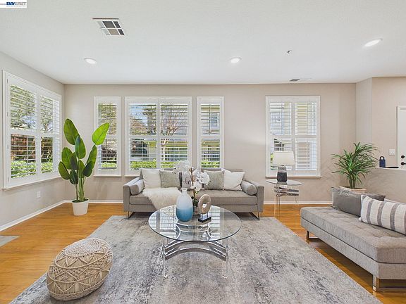 3rd image of 320 Sutter Creek Ln