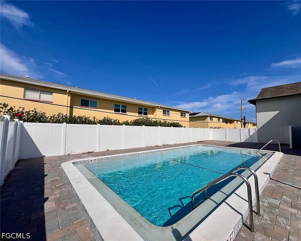 2 bed, 2.0 bath, 1270 sqft, $1,500 — Photo 2