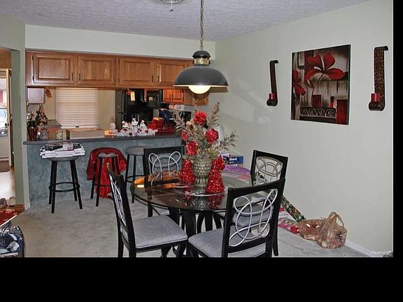 2nd image of 742 Chestnut Ln #742