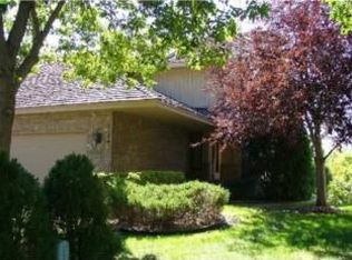 1124 Hollybrook Dr, Wayzata, MN 55391