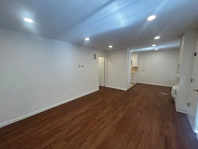 346 N Louise St #12 — Photo 5