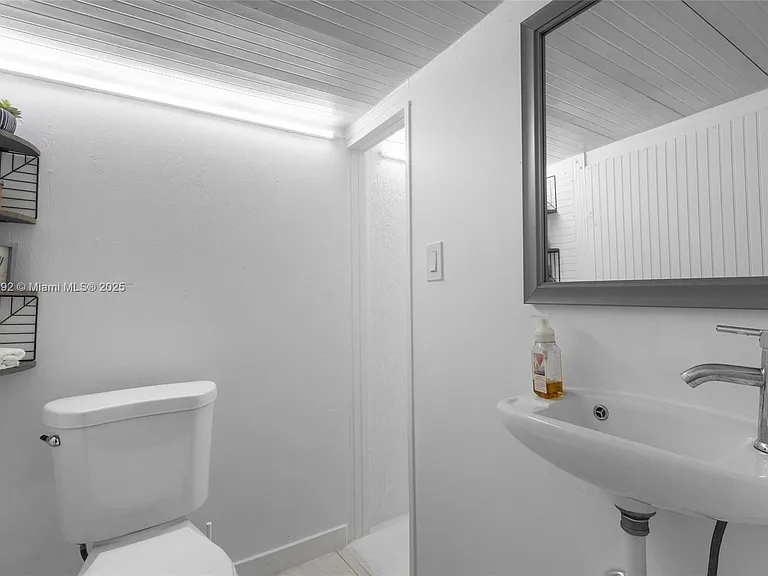 2515 W 65th St — Photo 21