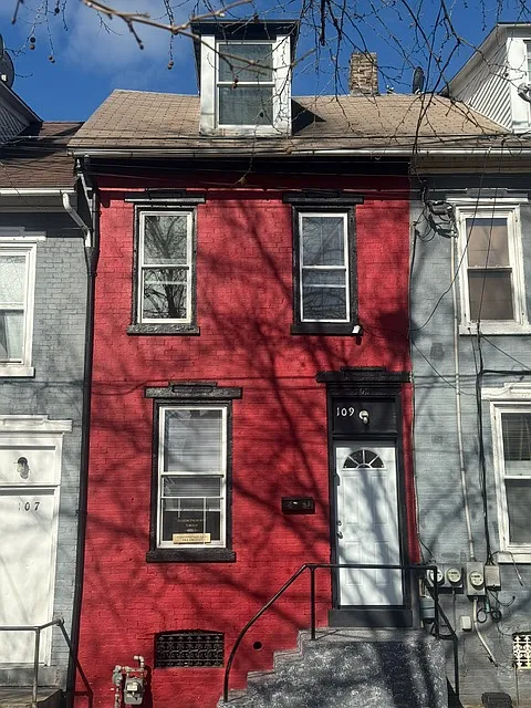 109 N Warren St