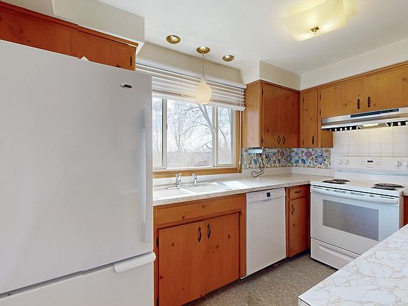5th image of 1435 NW Kenny Dr