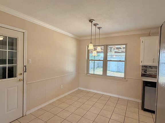 5th image of 4019 Melody Ln