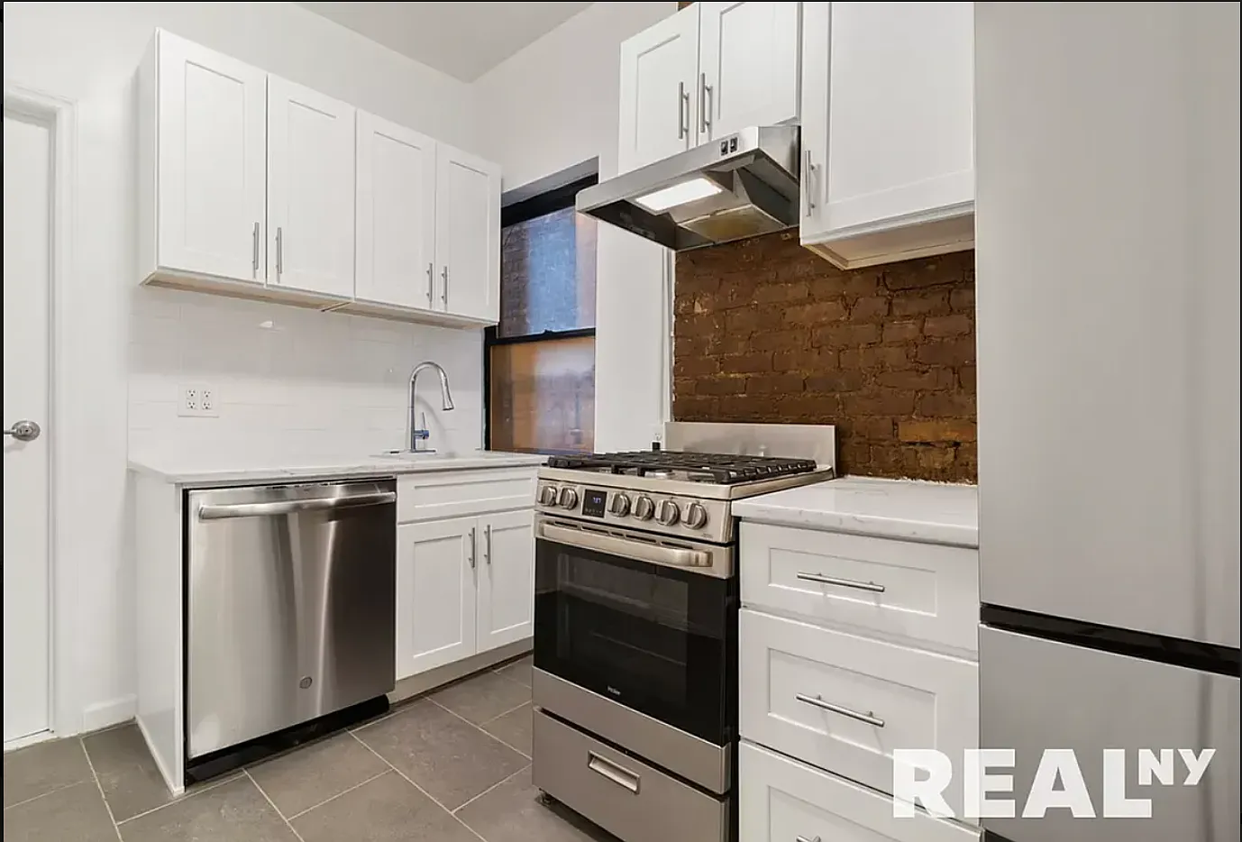 331 West 16th Street — Photo 3