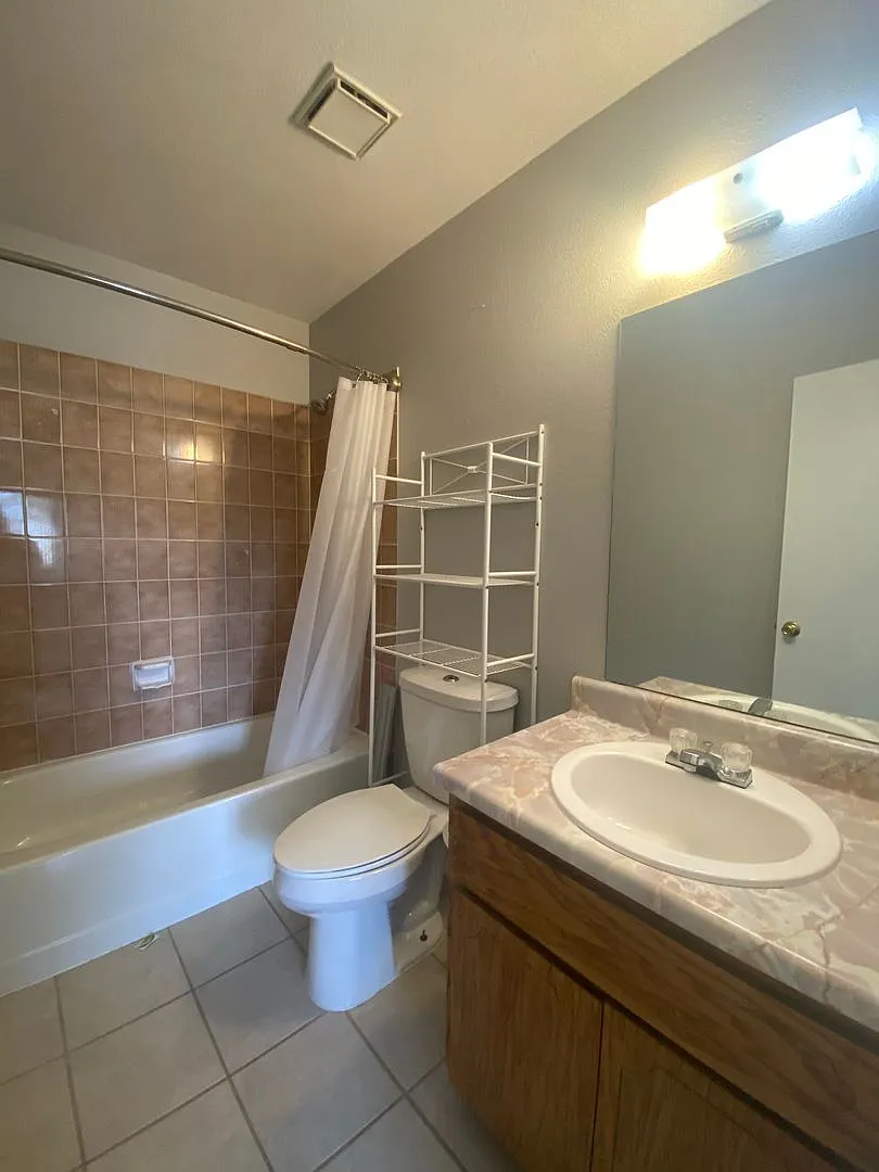 2030 W Yampa St — Photo 4
