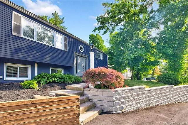 41 Geneva Ave — Photo 2
