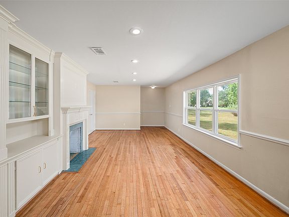 3rd image of 4714 Tilson Ln