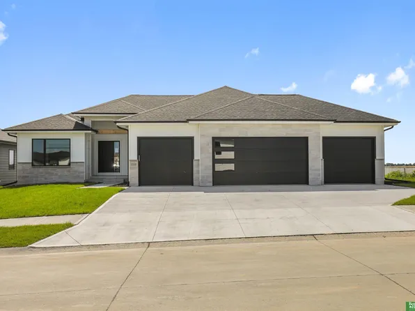 5508 N 212th St, Elkhorn, NE 68022