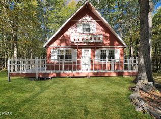 105 Dogwood Rd, Dingmans Ferry, PA 18328