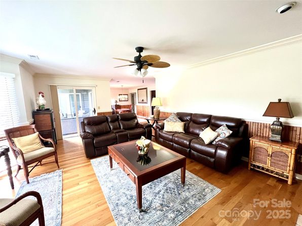 111 Burning Tree Ln, Flat Rock, NC 28731