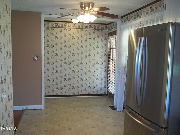 5th image of 308 Summerwood Dr