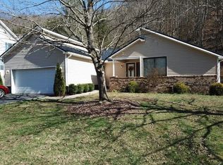 440 Ponderosa Dr, Paintsville, KY 41240