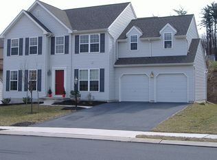 122 Esther Dr, Lancaster, PA 17601