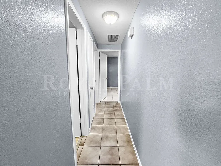 6617 Warwick Cir — Photo 10