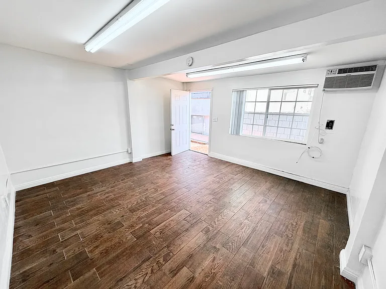 585 W Sierra Madre Blvd — Photo 4