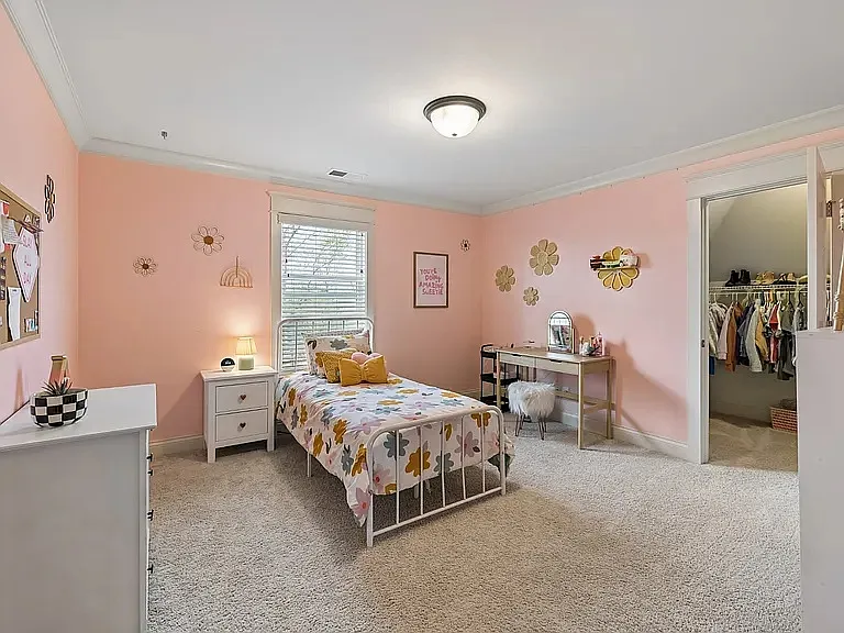 230 Amana Dr — Photo 18