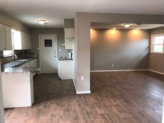 4th image of 4301 Erie Dr
