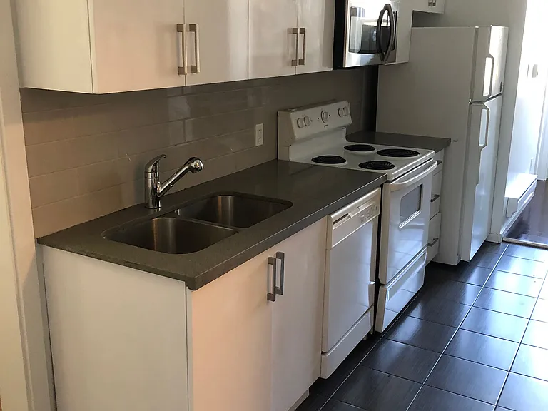 159 Montrose Ave #1 — Photo 5