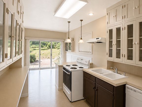 3rd image of 9314 N Mountain View Ln