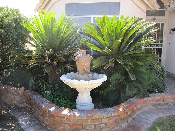 Front yard decoration