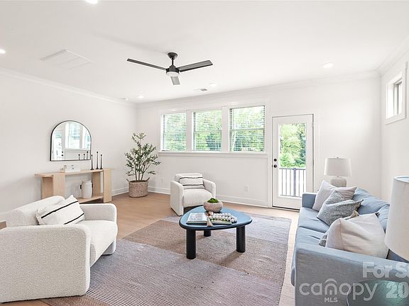 3rd image of 817 Garringer Pl #19