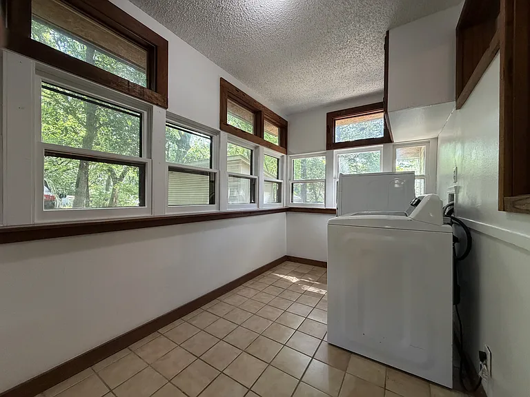 416 E Huntsville Rd — Photo 4