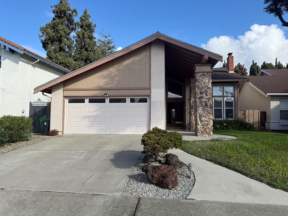 1st image of 632 Elderberry Way