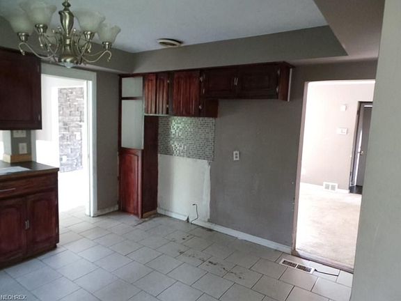 4th image of 1221 Delia Ave