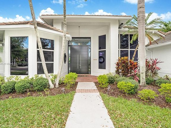 2nd image of 410 Sabal Way