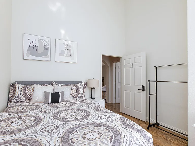 Casa Verde Dr — Photo 1
