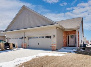 1917 Glenbridge Rd, Bloomington, IL 61704