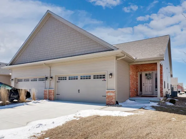 1917 Glenbridge Rd, Bloomington, IL 61704