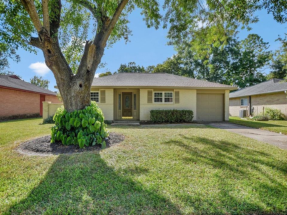 2nd image of 402 Stoneledge Dr