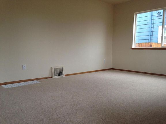 2nd image of 1011 W Park St