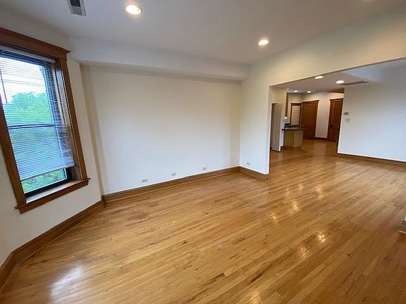 5th image of 2701 N Saint Louis Ave APT 3