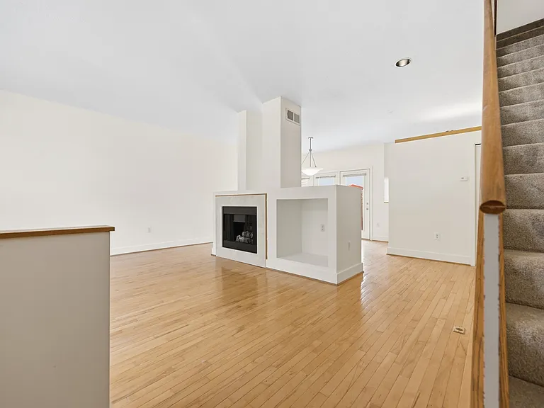 251 Carron St — Photo 7