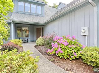 17 Braeburn Dr, Township Of Washington, NJ 07676