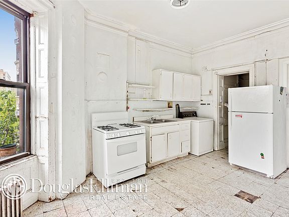 3rd image of 147 W 105th St APT 3W