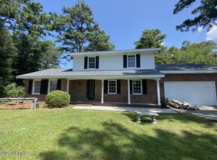 904 Oxford Dr, Morehead City, NC 28557