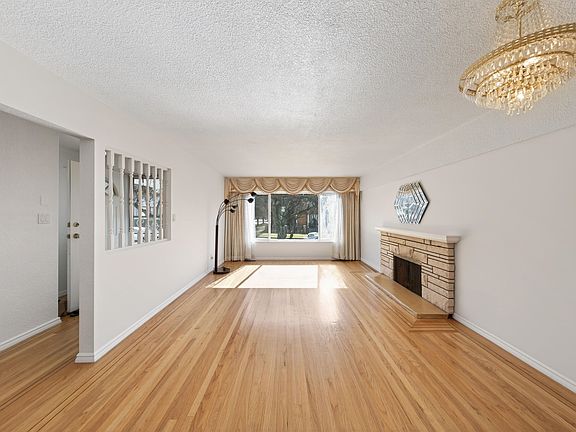 5th image of 3571 E 46th Ave
